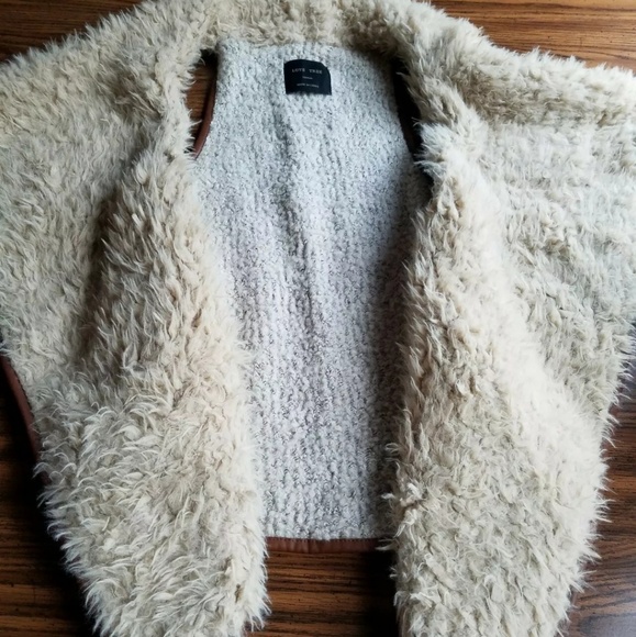 ❤ Love Tree Faux Fur Vest with Faux Leather Piping - Picture 6 of 8